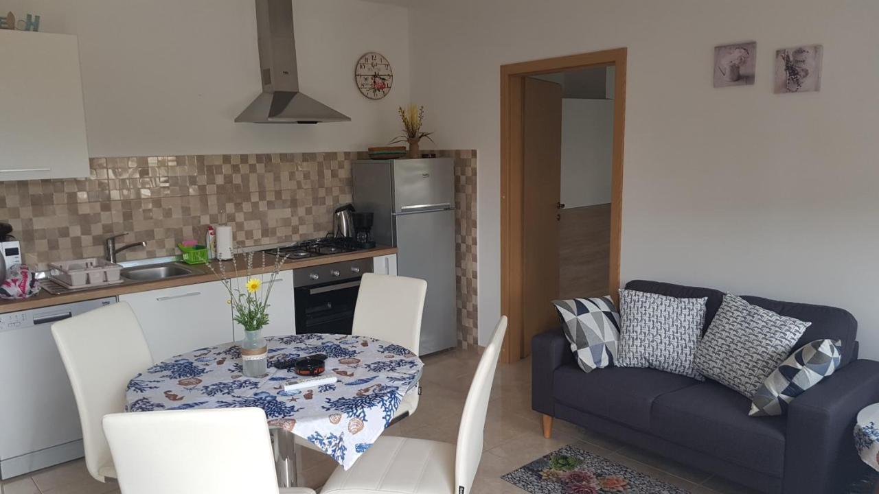 Apartman Luka Banjole Esterno foto
